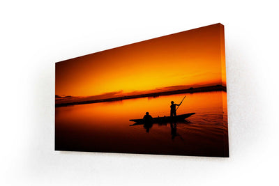 Pêche en mer au coucher du soleil