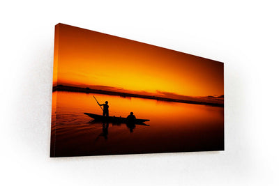 Pêche en mer au coucher du soleil